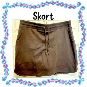 Croft & Barrow skirt /skort - black - medium. BOGO offer ⬇️